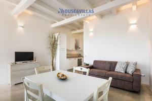 Μια τηλεόραση ή/και κέντρο ψυχαγωγίας στο House&Villas - Elaia Bioglam Relais