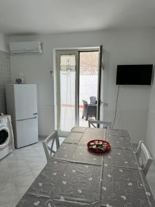 Μια τηλεόραση ή/και κέντρο ψυχαγωγίας στο Appartamento piano terra