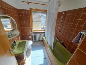 Koupelna v ubytování Einzelzimmer am Main + 7 fotografií