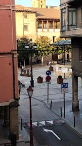 a street with street signs in a city with buildings at Apartamento Haro Centro in Haro