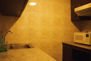 Dapur atau dapur kecil di Spacious room in Sukhumvit Nana