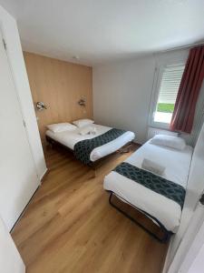 Postel nebo postele na pokoji v ubytování Fasthotel Annecy