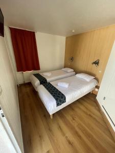 Postel nebo postele na pokoji v ubytování Fasthotel Annecy