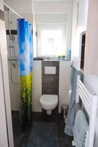 Koupelna v ubytování Studio in uriger Bauernhofidylle + 9 fotografií