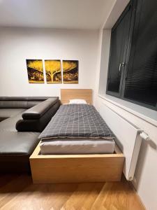 Postel nebo postele na pokoji v ubytování Smichov city Apartments