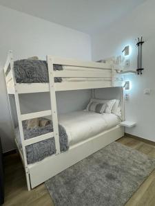Voodi või voodid majutusasutuse Modern Loft in Pas de la Casa, wifi, ski toas