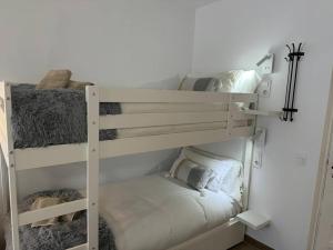 Voodi või voodid majutusasutuse Modern Loft in Pas de la Casa, wifi, ski toas