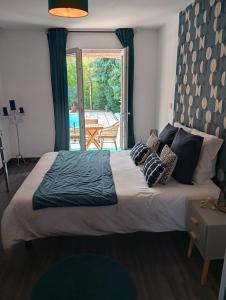 a bedroom with a large bed with pillows on it at Le Mas Victoria - Chambres d'hôtes avec table d'hôtes-Parking privé ferme in Carcassonne