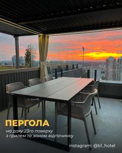 Pohľad na východ alebo západ slnka z apartmánového hotela alebo blízkeho okolia