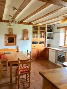 Kuchyň nebo kuchyňský kout v ubytování Casa Rural El Covanchón