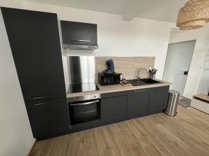 a kitchen with a sink and a counter top at Le Refuge Littoral - Appart 2p Montreuil-sur-Mer in Écuires