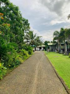 Aed väljaspool majutusasutust Dasa Villa