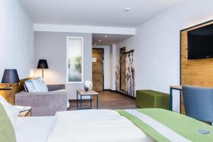 Ein Bett oder Betten in einem Zimmer der Unterkunft Gasthaus Forster am See - Eching bei Landshut