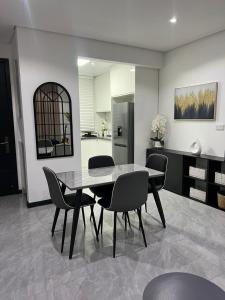 Dapur atau dapur kecil di 7th Heaven Apartments