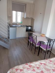 A kitchen or kitchenette at Lighthouse Apartments