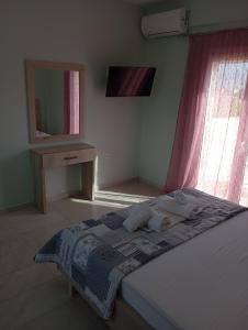 A bed or beds in a room at Lighthouse Apartments