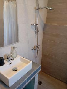 A bathroom at Lighthouse Apartments