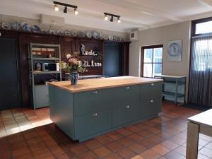 a kitchen with a large island in the middle at Hotel de Greune Weide in Eibergen