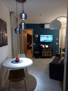 a living room with a table and a couch at Novecento in Bertinoro