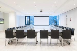 The business area and/or conference room at Hotel Nuevo Boston