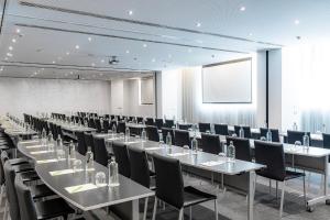 The business area and/or conference room at Hotel Nuevo Boston