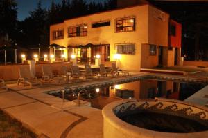 a building with a swimming pool in front of a building at Hotel Finca Las Hortensias in Tepotzotlán