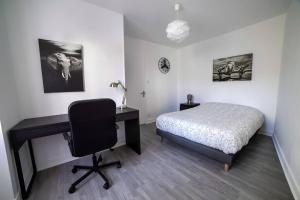 a bedroom with a desk and a bed and a chair at PICH Grande maison centre-ville in Thouars