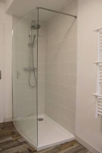 a shower with a glass door in a bathroom at PICH Grande maison centre-ville in Thouars