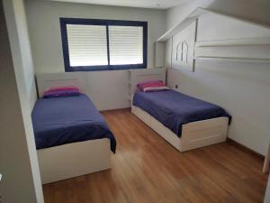 Giường trong phòng chung tại Appartement de luxe Rabat Prestigia