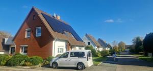 a small white van parked in front of a house at Ferienwohnung LandLicht mit Terrasse in ruhiger Lage in Sulingen