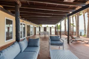 a living room with a couch and chairs on a patio at Suite Altamar, 2 Bedroom - by Gestión Vacacional Canarias in Playa del Aguila