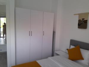 Ένα ή περισσότερα κρεβάτια σε δωμάτιο στο Spacious and modern one bed in hurhgarda