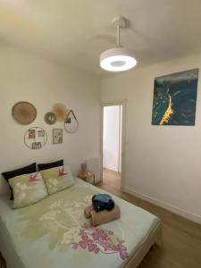 a bedroom with a bed with a stuffed animal on it at Bandol plage port in Bandol