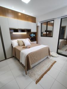 a bedroom with a large bed in a room at MAKIA BEACH EXPERIENCE I Um lar no litoral in Ipojuca +41 photos