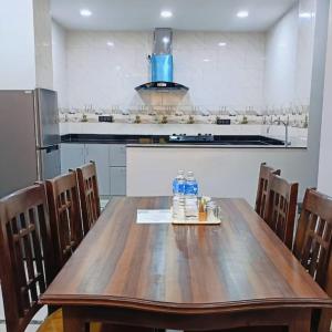 Kuchyň nebo kuchyňský kout v ubytování Buigal Bagan Restaurent & Apartment
