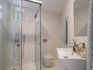A bathroom at Villa Kyma