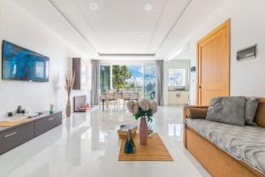 a living room with a couch and a table at New Spacious Apartment 3 Bdr 2 Bth Bugibba in St Paul's Bay
