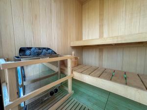 Palanda nebo palandy na pokoji v ubytování KVillas