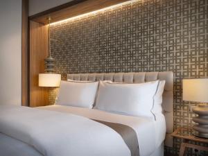 Postel nebo postele na pokoji v ubytování The Westin Madrid Cuzco