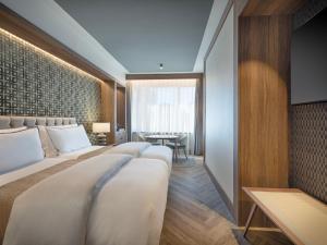Postel nebo postele na pokoji v ubytování The Westin Madrid Cuzco
