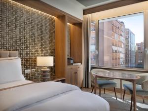 Postel nebo postele na pokoji v ubytování The Westin Madrid Cuzco