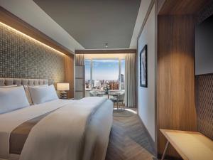 Postel nebo postele na pokoji v ubytování The Westin Madrid Cuzco