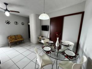 Televisyen dan/atau pusat hiburan di STropez com vista pro mar - Praia Areia Preta