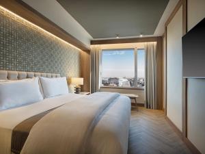 Postel nebo postele na pokoji v ubytování The Westin Madrid Cuzco