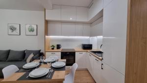 Η κουζίνα ή μικρή κουζίνα στο Nowoczesne Studio z Balkonem WiFi & Smart TV by Noclegi Renters