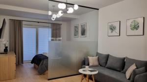Χώρος καθιστικού στο Nowoczesne Studio z Balkonem WiFi & Smart TV by Noclegi Renters +5 φωτογραφίες