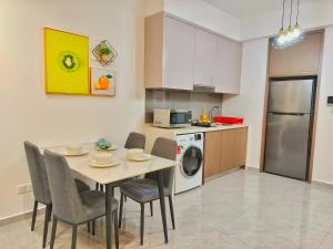 Agile Delima Residensi Bukit Bintangにあるキッチンまたは簡易キッチン