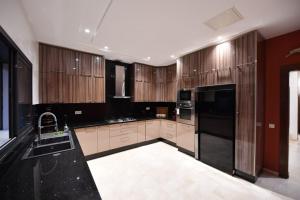 Kuchyň nebo kuchyňský kout v ubytování villa noria golf 4 chambres centre ville