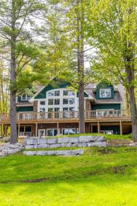 Κήπος έξω από το LUX Lakefront Sleeps18 Pickleball HotTub Sauna Gym Arcade Basketball Volleyball