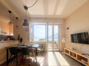 TV a/nebo společenská místnost v ubytování Casa Fortuna - erste Seelage - fantastischer Seesicht - alles fussläufig erreichbar